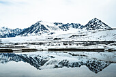  View of mountains in the Crossbay on Spitsbergen, Spitsbergen, Svalbard, Norway, Arctic 