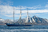 Rembrandt van Rijn unter Segeln in arktischen Gewässern, Isfjord, Spitzbergen, Svalbard, Norwegen, Arktis