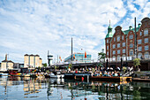 Blick auf die Kayak Bar in Kopenhagen, im Herzen von Kopenhagen direkt am Wasser, Kopenhagen, Dänemark