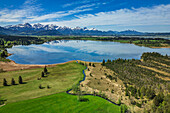 Bannwaldsee mit Tannheimer Bergen im Hintergrund, Bodensee-Königssee-Radweg, Bannwaldsee, Allgäu, Schwaben, Bayern, Deutschland