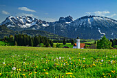  Town of Zell with Tannheimer Mountains in the background, Lake Constance-Königssee cycle path, Zell, Allgäu, Swabia, Bavaria, Germany 