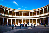 Palast El Palacio de Carlos 5. Säulenhalle, innerhalb der Alhambra Burganlage, Granada, Provinz Granada, Andalusien, Spanien