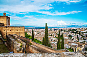 Blick auf die Stadt vom Palast Alhambra, Granada, Provinz Granada, Andalusien, Spanien