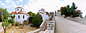Kloster Moni Agíou Savvas mit Ausblick auf die Küste bei Póthia auf der Insel Kalymnos (Kalimnos) in Griechenland