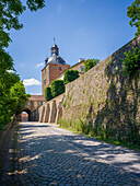 Auffahrt zum Schlosshof, Schloss Hundisburg, Hundisburg, Haldensleben, Landkreis Börde,  Sachsen-Anhalt, Deutschland, Europa