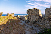 Areal der Burg von Antimachia (Kastro) mit Gebäuderesten der alten Siedlung von Antimachia auf der Insel Kos in Griechenland