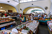 Innenraum der Markthalle an der Platia Elefetherias (Freiheitsplatz, Marktplatz) in Kos-Stadt auf der Insel Kos in Griechenland