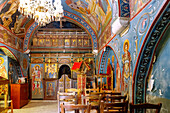 Innenraum der kleinen Kirche Evangelistria am Dorfplatz Platia Agiou Nikolaou von Pyli (Pili) auf der Insel Kos in Griechenland