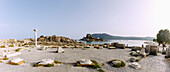 frühchristliche Basilika Agios Stefanos mit Ausblick auf die Insel Kastri mit der Kapelle Agios Nikolaos, auf die Bucht von Kefalos und Agios Stefanos Beach auf der Insel Kos in Griechenland