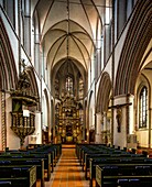 Innenraum der Kirche St. Petri in der Altstadt von Buxtehude, Niedersachsen, Deutschland