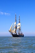  By sailing ship on the North Sea 