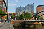 Elbphilharmonie , a concert hall built on top of an old warehouse building (by Swiss architecture firm Herzog & de Meuron), viewed from the Niederbaumbrucke bridge, HafenCity quarter, Hamburg, Germany, Europe