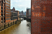 Blick auf den Brookfleet-Kanal in der Speicherstadt (Stadt der Lagerhäuser), HafenCity-Viertel, Hamburg, Deutschland, Europa