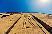 Der Tempel von Edfu ist eine altägyptische Tempelanlage am westlichen Rand der Stadt Edfu in Oberägypten, Ägypten