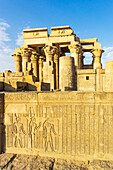 Der Doppeltempel von Kom Ombo ist eine altägyptische Tempelanlage am östlichen Nilufer in Oberägypten, Ägypten