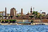 Der Luxor-Tempel ist ein großer altägyptischer Tempelkomplex am Ostufer des Nil in Luxor, Ägypten