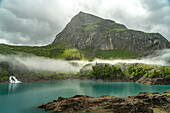 Der Stausee Lac des Gloriettes in den Pyrenäen bei Gavarnie-Gèdre, Frankreich, Europa