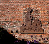 Figur Hase und Igel, Hoyers Gang, ehemaliges Armenviertel in Buxtehude, Niedersachsen, Deutschland