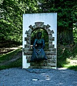  Frau Holle circular walk, statue of Frau Holle in Frau Holle Park, Hessisch Lichtenau, Hesse, Germany 