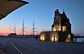 Altes Lotsenhaus, historisches Gebäude am Hafen, Stralsund, Mecklenburg-Vorpommern, Deutschland