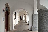 Arkaden in der Altstadt am Male-Platz, Königgrätz (Hradec Kralove), Ostböhmen, Tschechien