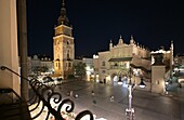 Abends am Hauptmarkt mit Marienkirche, Krakau, (Kraków), Kleinpolen, Polen