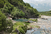  Heiße Quellen im Langarice Canyon, Vjosa oder Vjosë Fluss, Albanien, Südosteuropa 