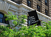  New York Film Academy, Gebäudeaußenseite mit hängendem Banner, New York City, New York, USA 