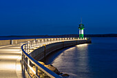 Leuchtturm auf der Mole, Travemünde, Schleswig-Holstein, Deutschland