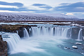 Der Godafoss ist ein Wasserfall des Flusses Skjalfandafljot im Nordosten Islands, Island