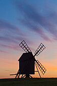 Windmühle bei Sonnenuntergang, Resmo, Insel Öland, Schweden