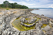 Der fossile Sandvulkan Praestens badkar an der Ostseeküste bei Vik, Skane, Schweden