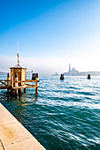 Blick im Nebel auf die Giudecca, Venedig, Venetien, Italien