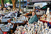 China-Stand auf einem Markt entlang der Aram und Buzand Straße, Jerewan, Armenien, Eurasien