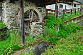 Haus mit altem Mühlrad, Laubendorf, Via paradiso, Millstätter See, Nockberge, Niedere Tauern, Kärnten, Österreich