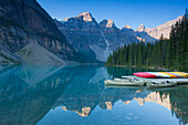  Moraine Lake in the Valley of the 10 Peaks, Banff National Park, Alberta, Canada 