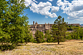 Blick vom Hügel auf Kathedrale Duomo di Santa Maria Assunta, Herzogspalast Palazzo Ducale und historisches Zentrum, Urbino, Pesaro, Marken, Italien, Europa