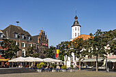  Cafe on the market square and the Protestant church in Xanten, Lower Rhine, North Rhine-Westphalia, Germany, Europe\n 