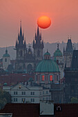 Sonnenaufgang über der Prager Altstadt, Prag, Tschechische Republik, Europa