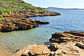 Felsbuchten in der Nähe von Punta Negra an der Nordküste, Insel Menorca, Balearen, Spanien, Europa