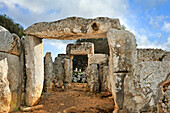 Südlicher Teil der Ausgrabungsstätte Torre d'en Galmes, Talayotische Stätte, bei Alaior, Insel Menorca, Balearen, Spanien, Europa