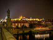 Auf der Karlsbrücke bei Nacht, Hradschin, Kleinseite, Prager Altstadt, Prag, Tschechische Republik, Europa