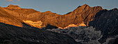 Bergpanorama mit Ödenwinkelkees, Hoher Riffl, Johannisberg und Eiskögele bei Sonnenuntergang, Nationalpark Hohe Tauern, Salzburg, Österreich