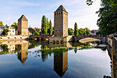 Blick auf Ponts Couverts an der l'Ill von Barrage Vauban in Strasbourg im Département Bas-Rhin in der Region Grand Est im Elsass (Alsace) in Frankreich