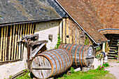 Herrenhaus mit Cidre-Herstellung und Calvados-Destillerie Le Manoir de Grandouet bei Cambremer im Pays d'Auge im Département Calvados in der Region Normandie in Frankreich