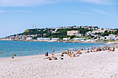 Strand (Plage) von Le Havre mit Blick auf den Vorort Sainte-Adresse an der Alabasterküste (Côte d'Albatre, Cote d'Albatre) im Département Seine-Maritime in der Region Normandie in Frankreich