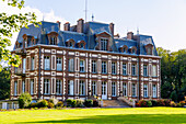 Schloss (Château de Varengeville-sur-Mer) in Varengeville-sur-Mer mit Blick auf die Alabasterküste (Côte d'Albâtre, Cote d'Albatre) im Département Seine-Maritime in der Region Normandie in Frankreich