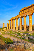  Tempel des Apollo oder Tempel C, Archäologischer Park Selinunte, Selinunte, Bezirk Trapani, Sizilien, Italien 