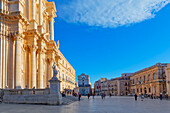 Piazza Duomo, Ortygia, Syracuse, Sicily, Italy