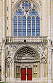 Südliches Seitenportal (Portail du Doyen) mit Thomas-Becket-Tympanon an der Cathédrale Notre-Dame von Bayeux in der Landschaft Bessin im Département Calvados in der Region Normandie in Frankreich